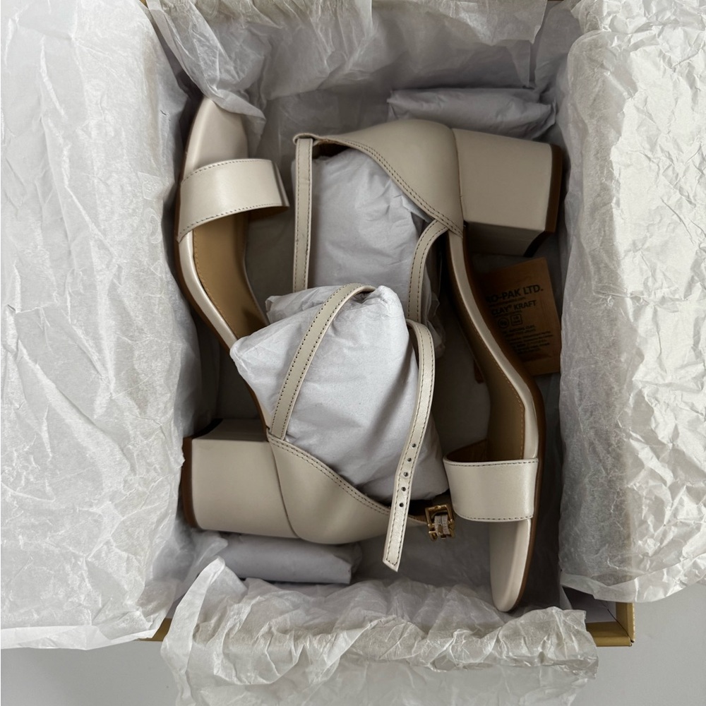 BNIB Michael Kors Serena Light Cream Heels - 7M - Picture 12 of 14